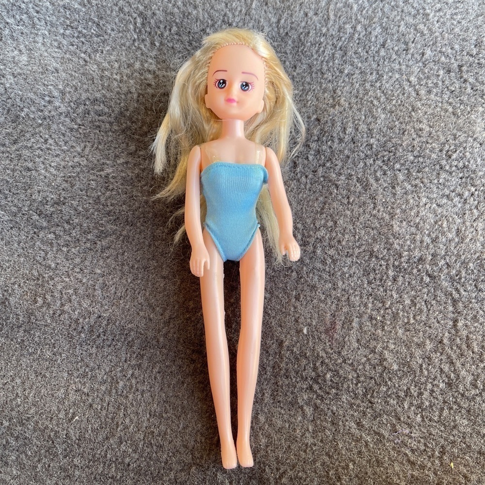 Vintage Basic Sindy Fashion Doll